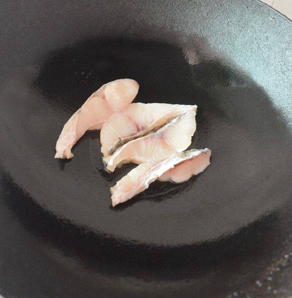 鱼腩焖豆腐步骤3