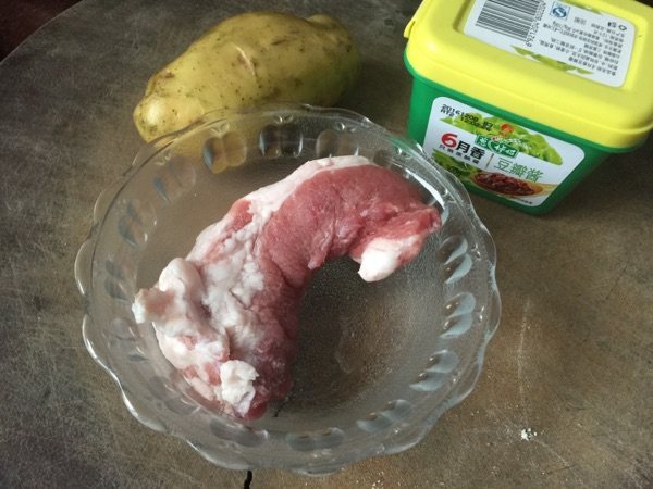 豆瓣肉酱土豆泥步骤1