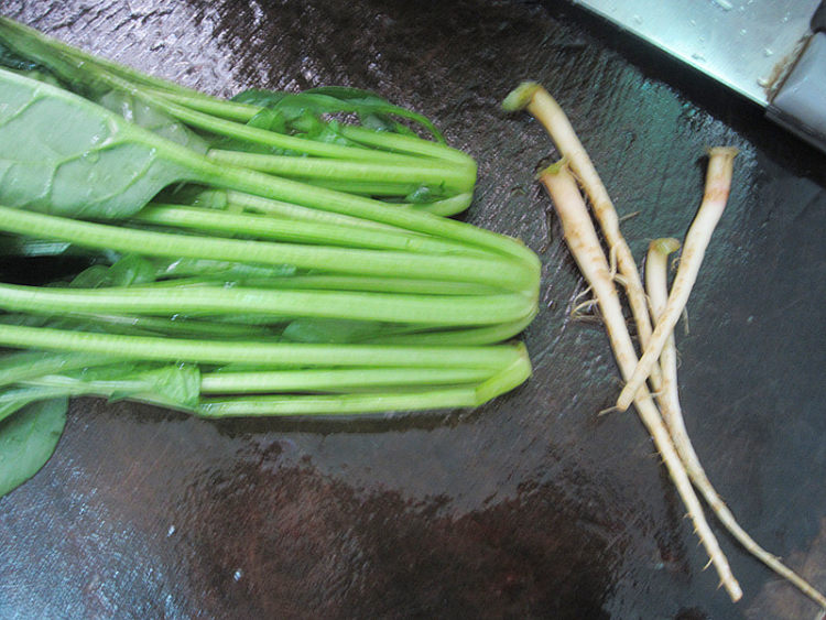 菠菜拌鱼肉步骤2