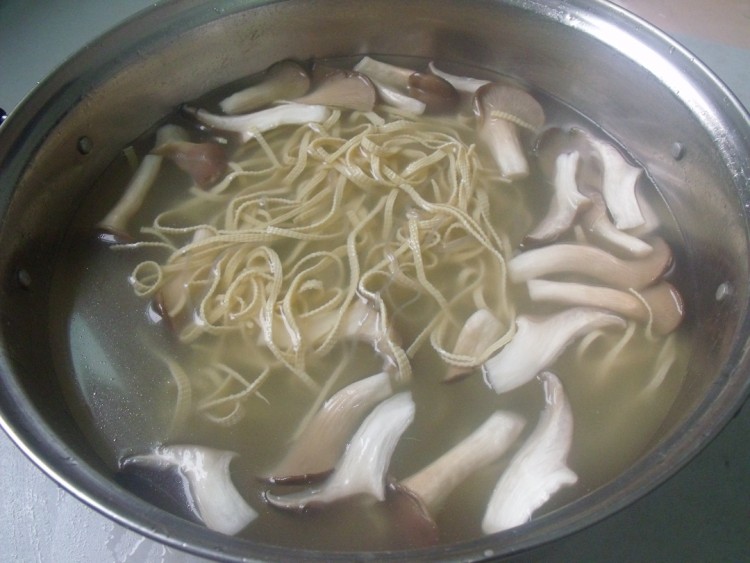 家常牛肉粉丝汤步骤7
