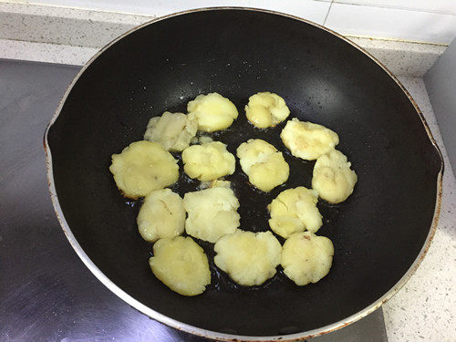 香煎椒盐小土豆步骤6