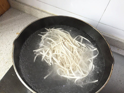 肉末拌面步骤2