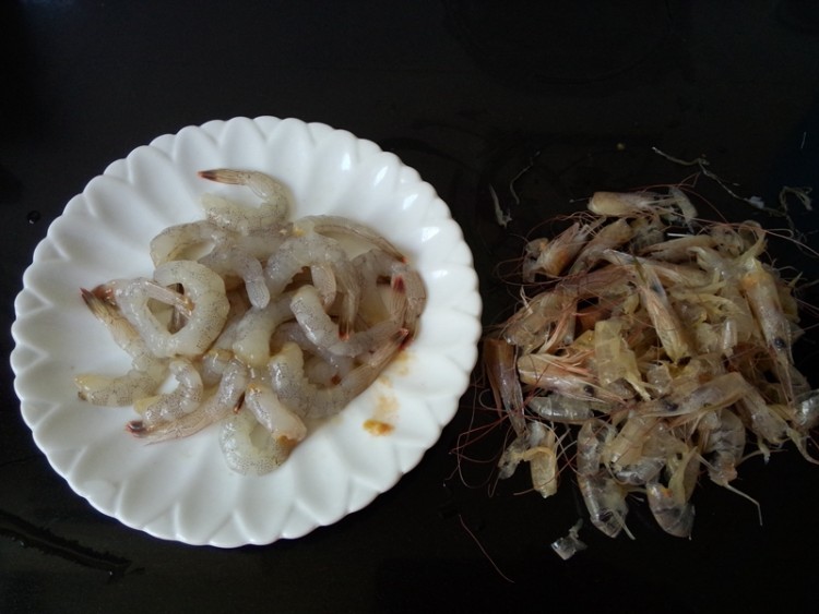 蚝油虾仁菜薹步骤2