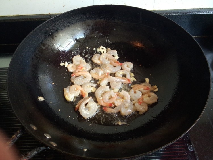 蚝油虾仁菜薹步骤6