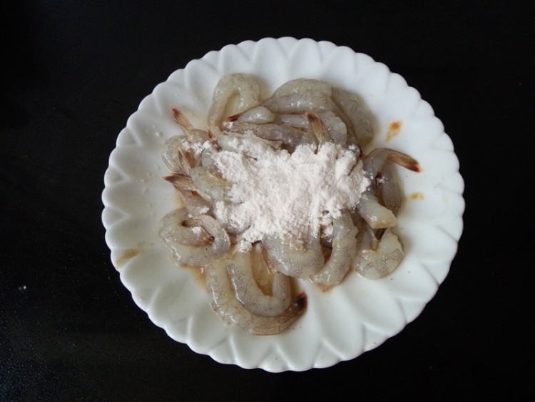 蚝油虾仁菜薹步骤4