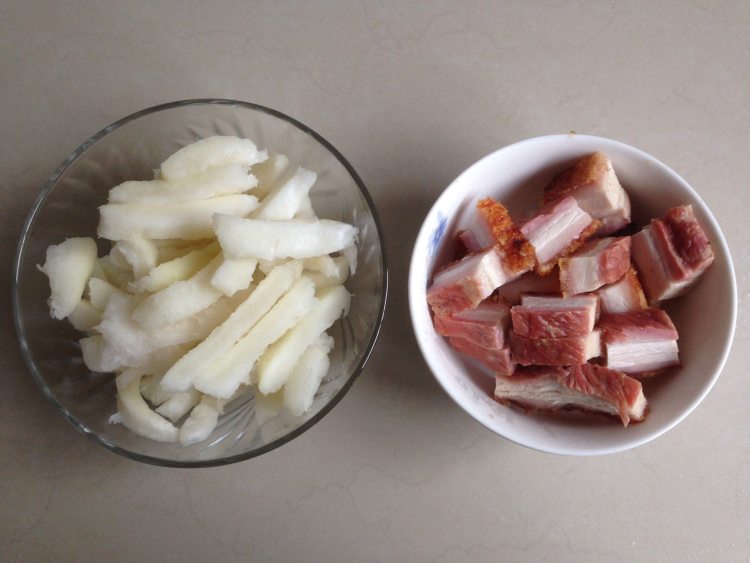 柚皮焖烧腩肉步骤2