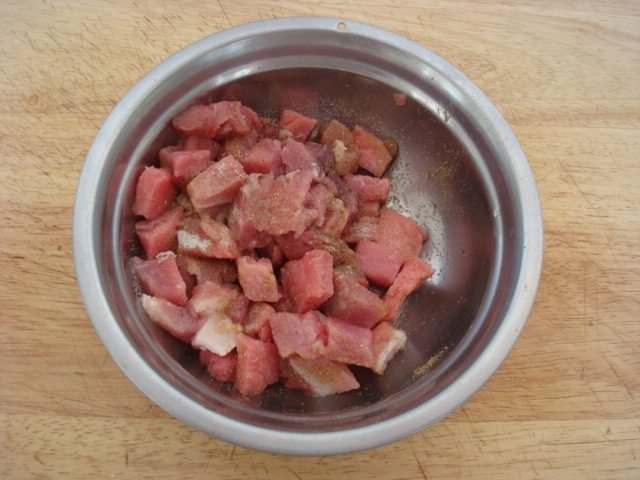 焦香烤羊肉串步骤3