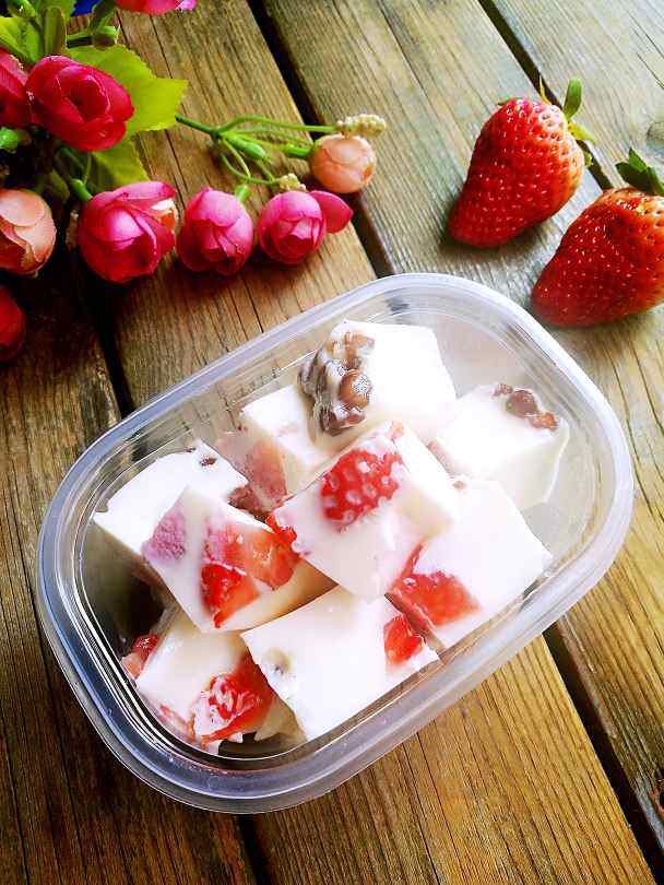 草莓红豆椰奶冻步骤7