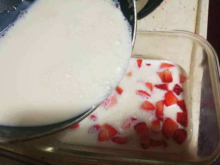 草莓红豆椰奶冻步骤5
