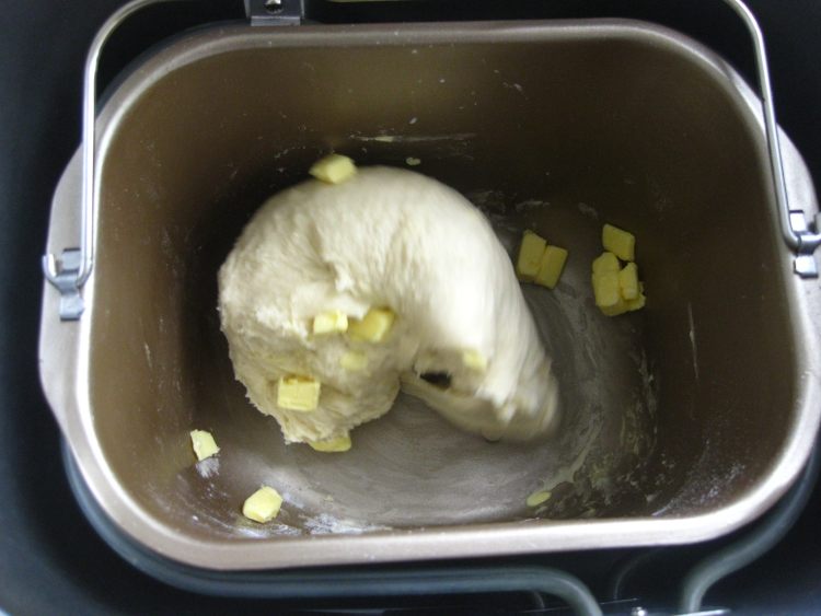 豆沙蛋黄面包步骤2