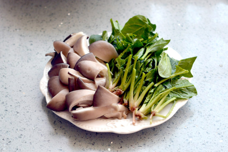 燕麦肉片疙瘩汤步骤3