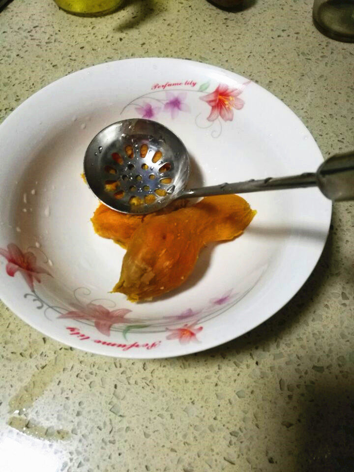 米酒煮桂圆小丸子步骤2