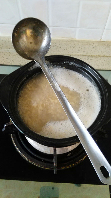 牛奶燕麦红枣粥步骤2