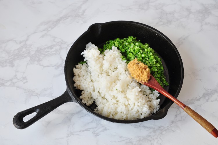 西兰花拌饭步骤6