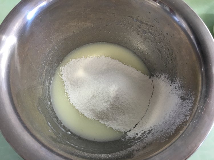 面包机版戚风拉花蛋糕步骤3