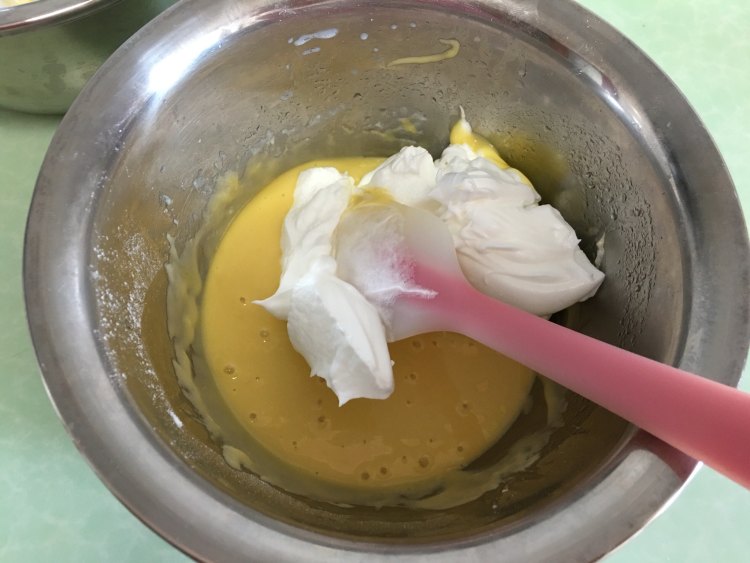 面包机版戚风拉花蛋糕步骤8