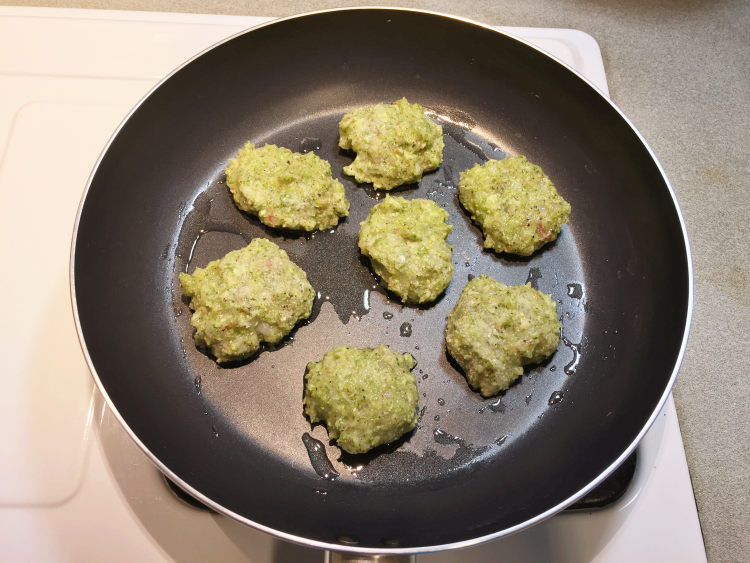 香煎西兰花虾饼步骤16