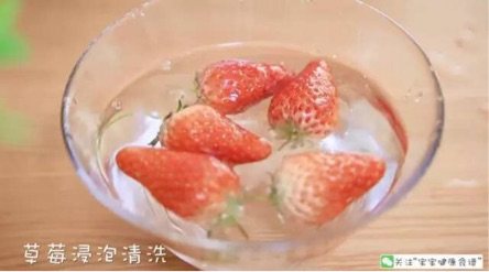 给宝宝补水补VC步骤1