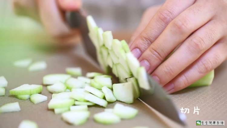 宝宝辅食食谱  番茄丝步骤6