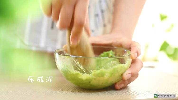 牛油果香蕉卷步骤6