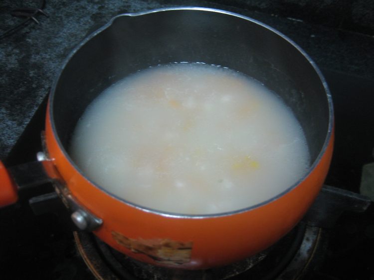 胡萝卜鲜虾粥步骤1
