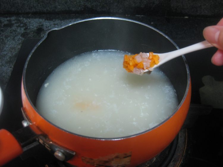 胡萝卜鲜虾粥步骤4