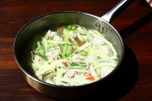黄瓜肉丸汤步骤4