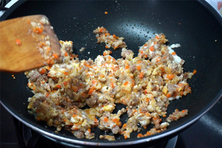 红萝卜马蹄炒肉碎步骤10