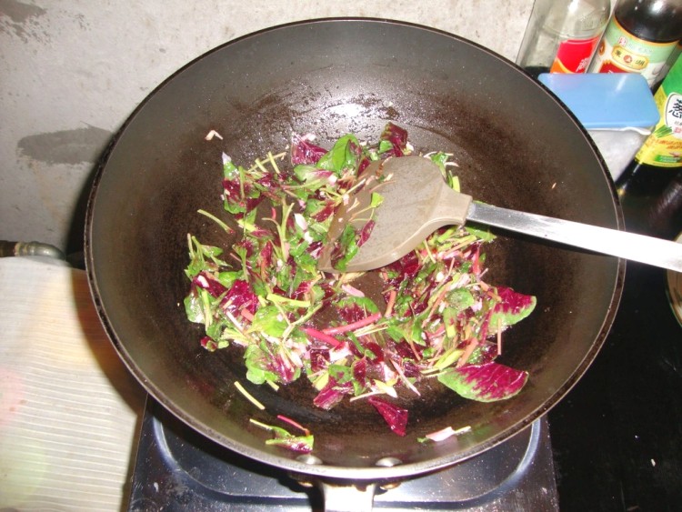 蒜香红苋蛋炒饭步骤5