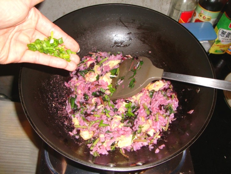 蒜香红苋蛋炒饭步骤9