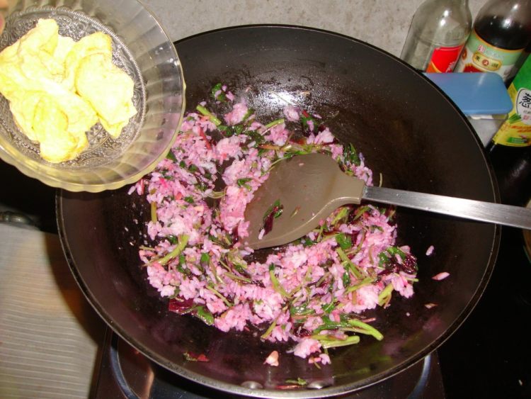 蒜香红苋蛋炒饭步骤8
