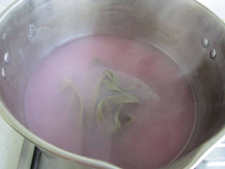 苋菜青椒鸡蛋面步骤15