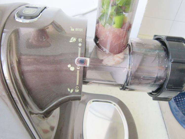 胡萝卜汁猪瘦肉饺子步骤5