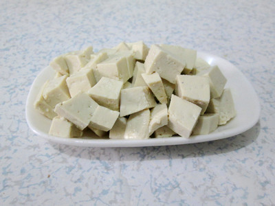 豌豆豆腐蛋花汤步骤2