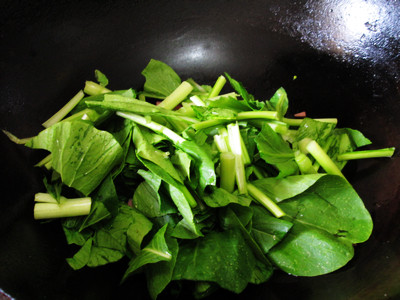 火腿炒白菜苔步骤5