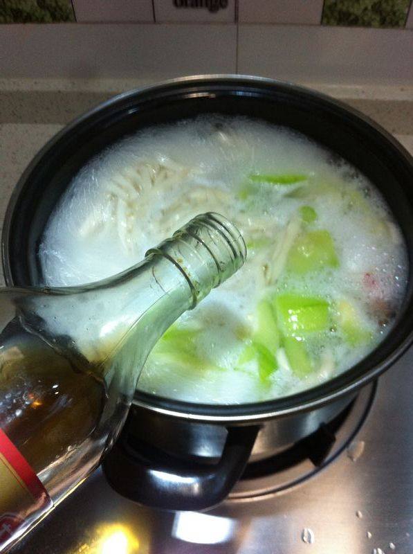 鲜虾丝瓜汤面步骤7