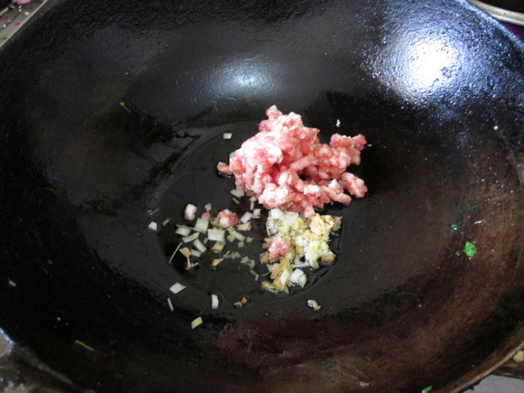 肉末白菜苔步骤4