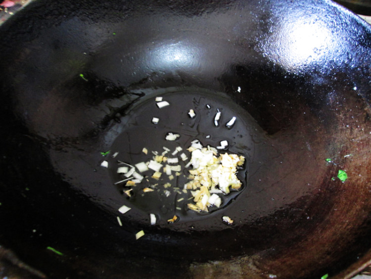 肉末白菜苔步骤3