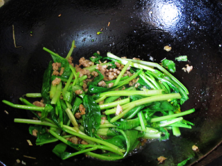 肉末白菜苔步骤8