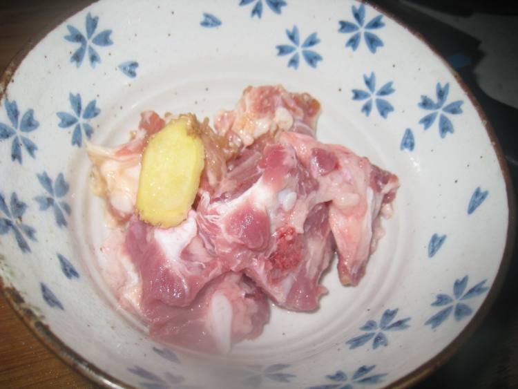 黑芝麻鲫鱼汤步骤3