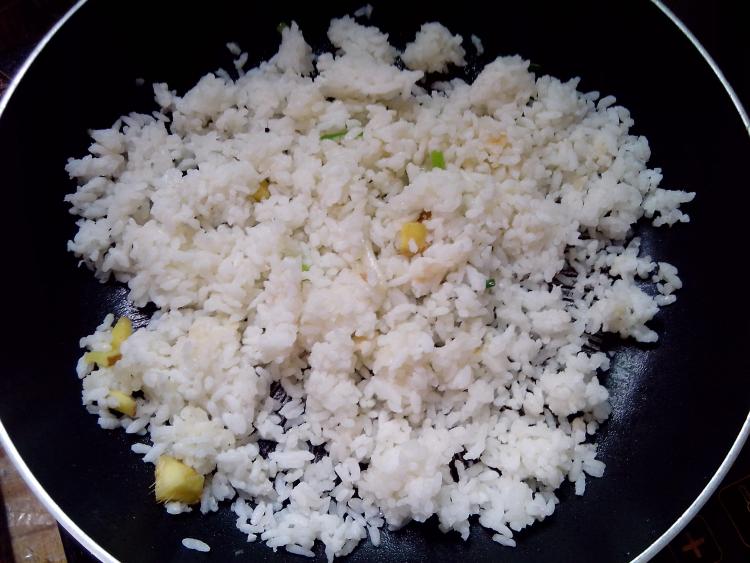 高汤泡饭步骤3
