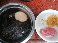 紫菜瘦肉蛋花汤步骤1