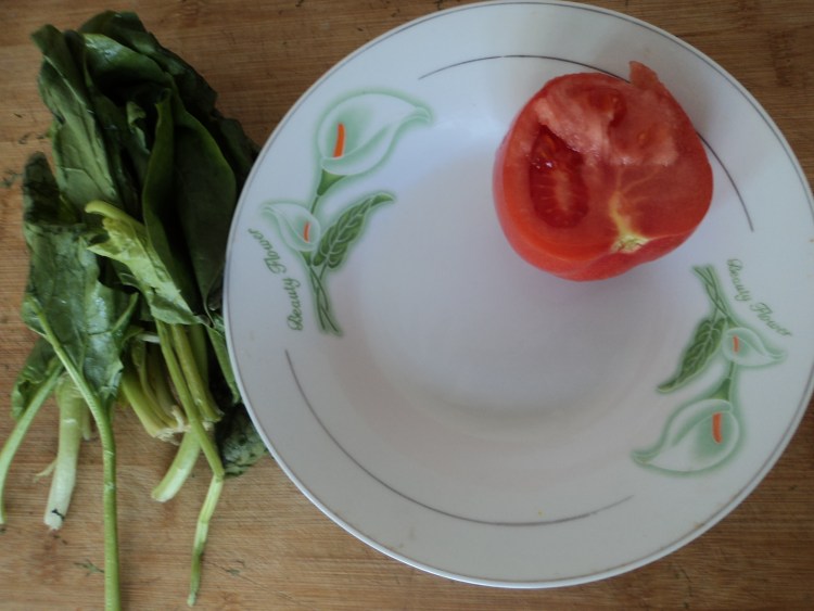 番茄菠菜炒饭步骤1