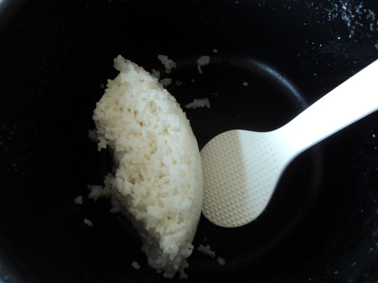 番茄菠菜炒饭步骤2