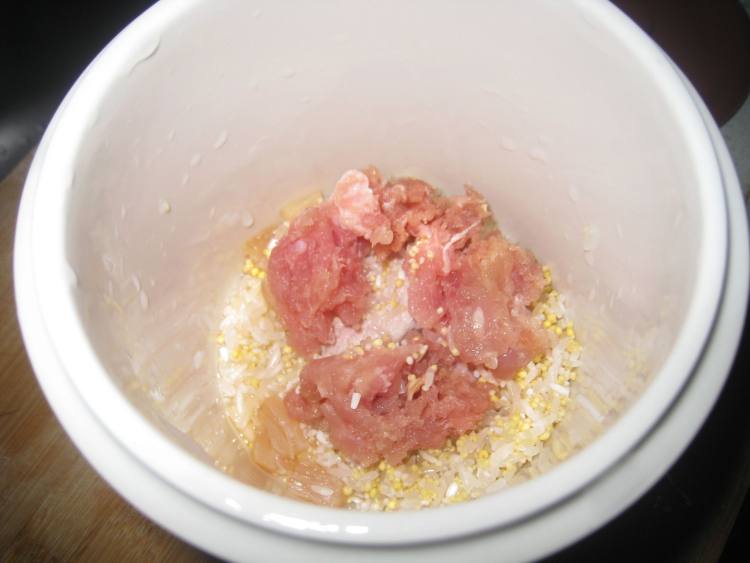 瑶柱瘦肉二米粥步骤5