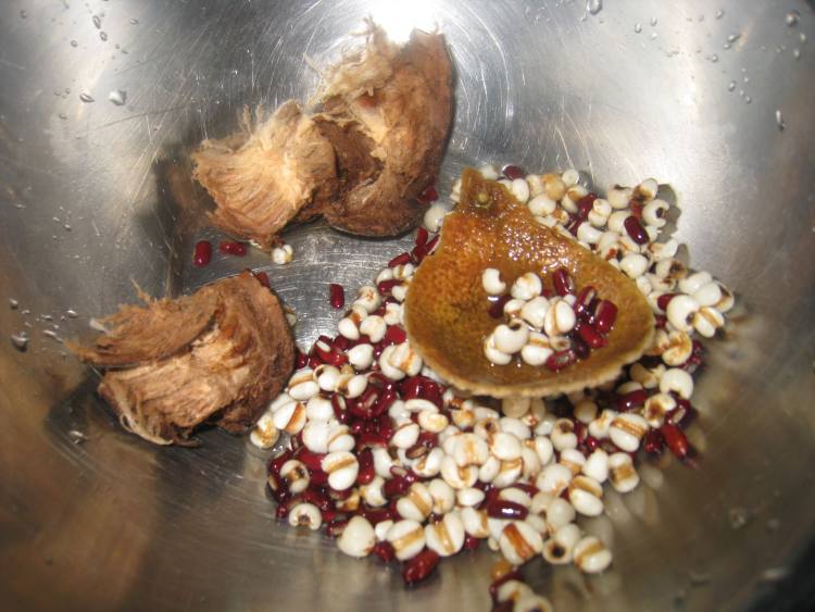 罗汉果薏米瘦肉汤步骤2