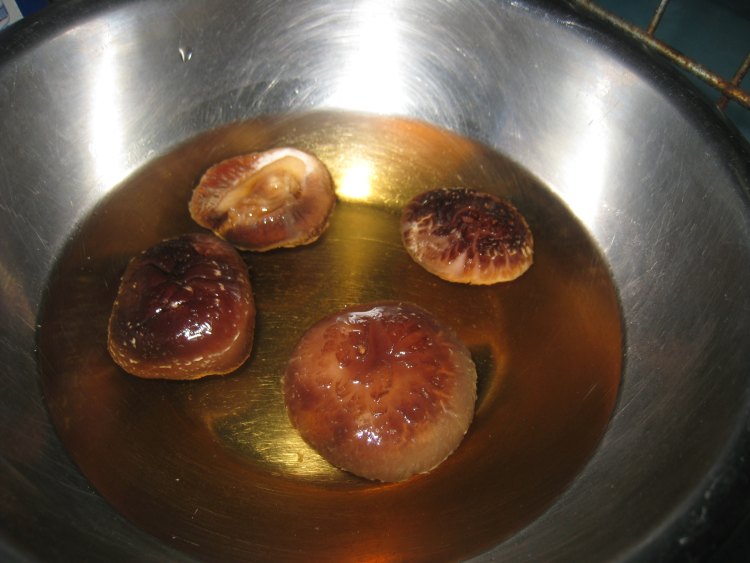 香菇瘦肉粥步骤1