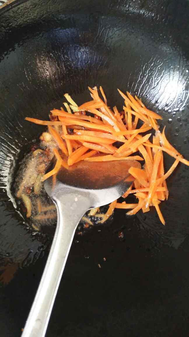 胡萝卜洋葱炒海带步骤6