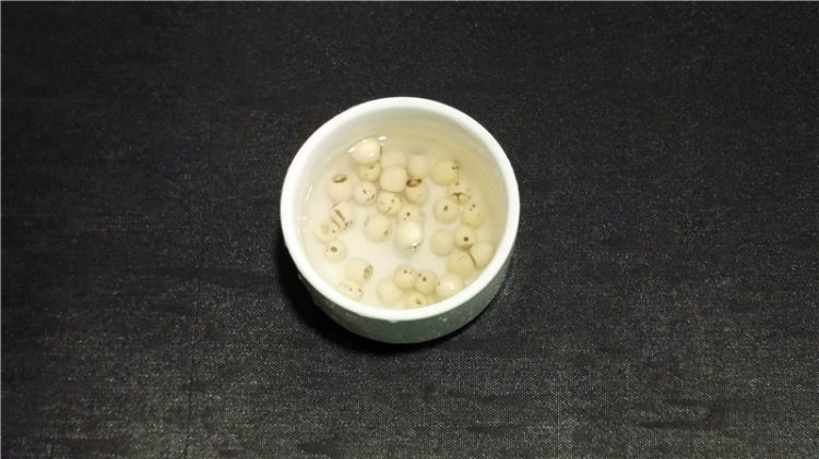 红枣莲子蒸南瓜步骤2