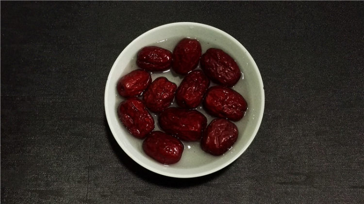 红枣莲子蒸南瓜步骤3